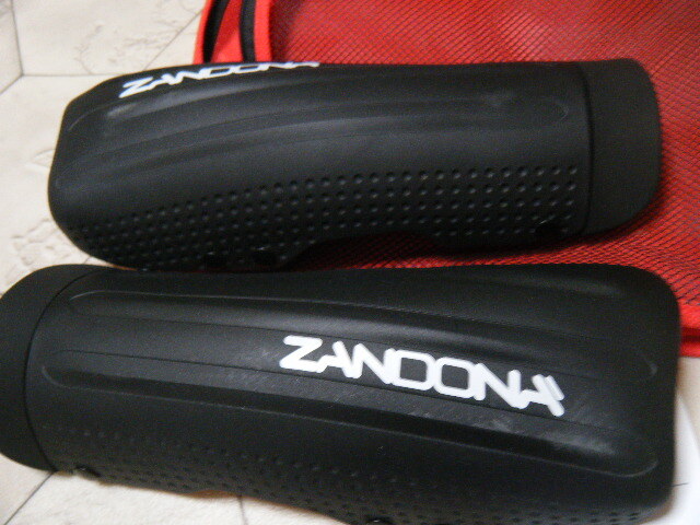 新品　28ｃｍ　ZANDONA アームガード 2024-25◆ TRI-GLIDE FOREARM ザンドナ 黒 ◆