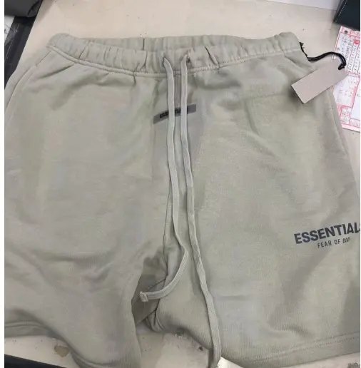 【在庫処分・不良品】FEAR OF GOD（フィアオブゴッド）Essentials ショートパンツ Mサイズ カーキ