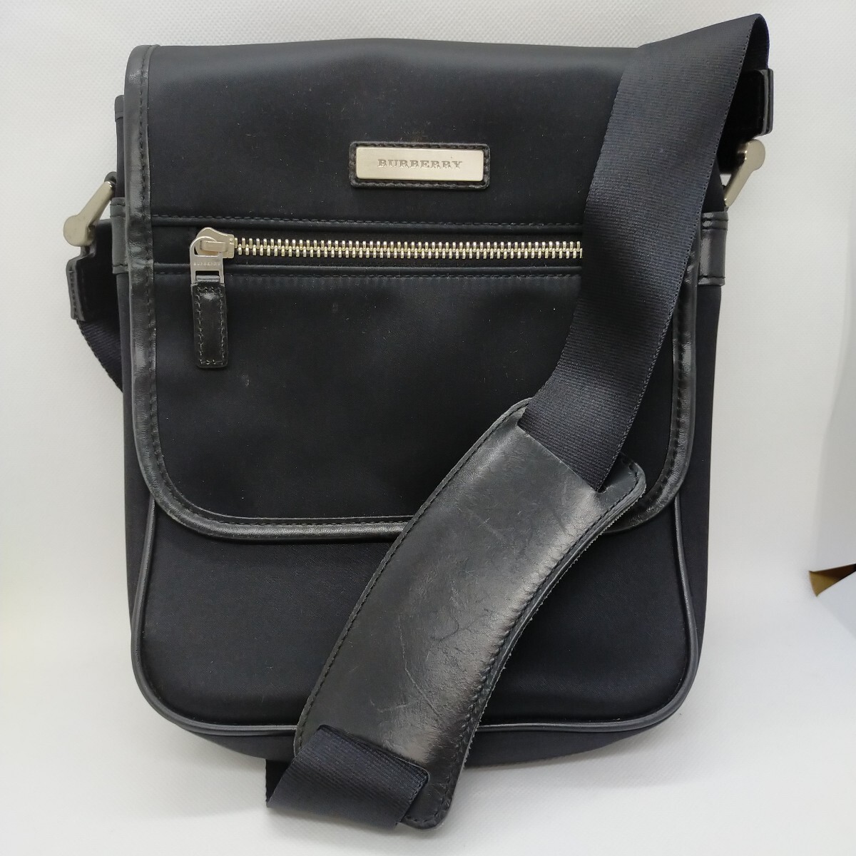 BURBERRY バーバリー メンズ ノバチェック ナイロン ショルダー バッグ　黒 ベージュ シルバー金具
