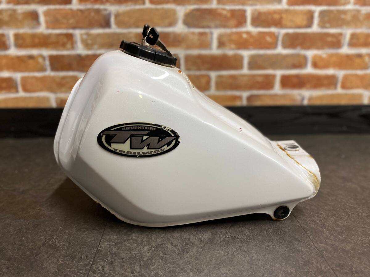 tw200 tw225純正燃料タンクコック鍵付き tw200 tw225純正燃料タンクコック鍵付き