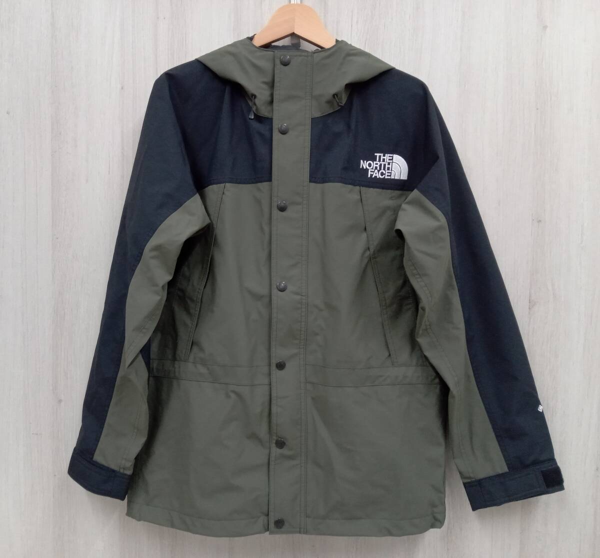 人気提案 THE NORTH FACE マウンテンパーカー Mサイズ カーキ×ブラック 11834 Mサイズ