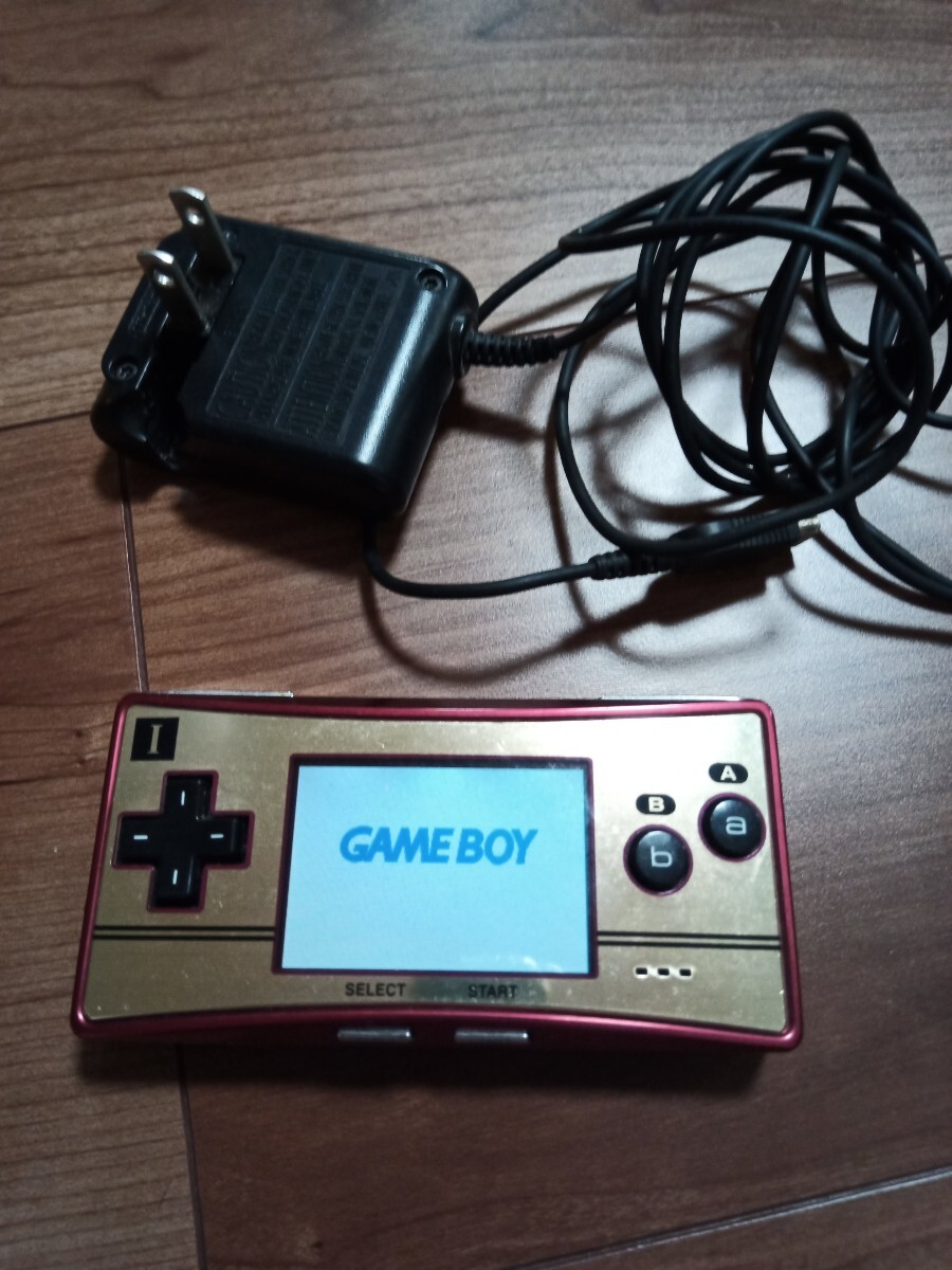ゲームボーイミクロ本体 ファミコンバージョン 充電器付き ゲームボーイミクロ本体 ファミコンバージョン 充電器付き