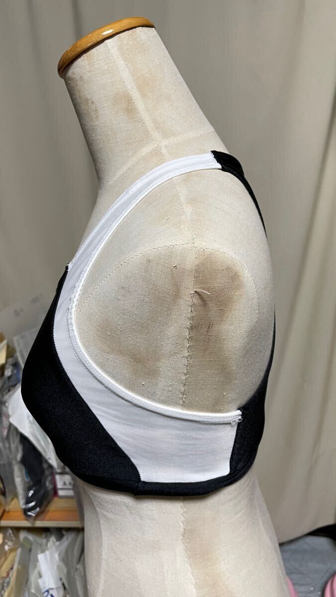 女子陸上ブラトップ　ブラック×白 Ｌサイズ 陸上　コスプレ_画像2