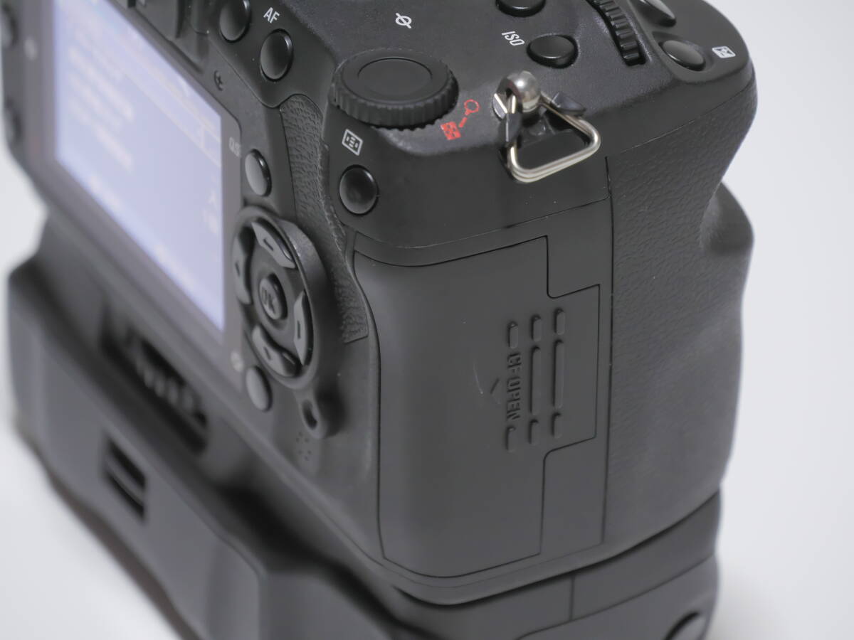 シグマ SIGMA SD1 Merrill パワーグリップ PG-31 + 17-50mm F2 8 シグマ SIGMA SD1 Merrill パワーグリップ PG-31 + 17-50mm F2 8