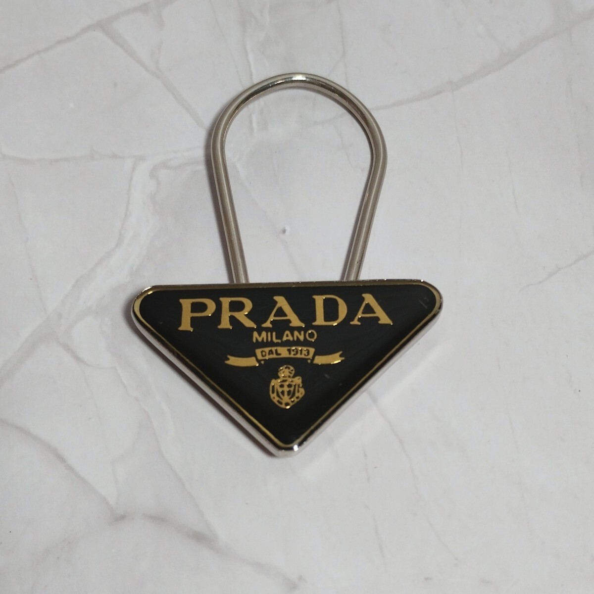 PRADA キーリング キーホルダー 三角プレート トライアングル PRADA キーリング キーホルダー 三角プレート トライアングル