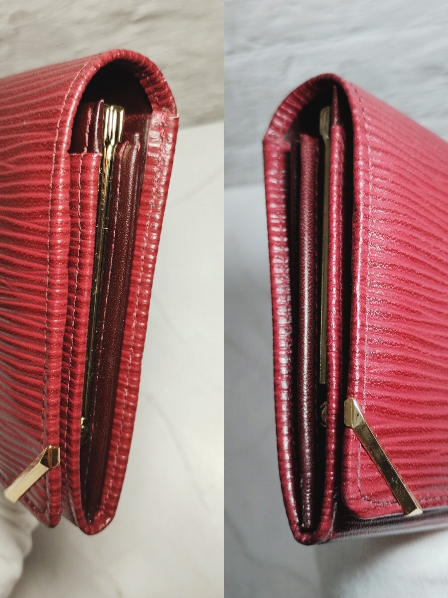 Valentino Garavani 長財布 レザー ボルドー 小銭入れあり Valentino Garavani 長財布 レザー ボルドー 小銭入れあり