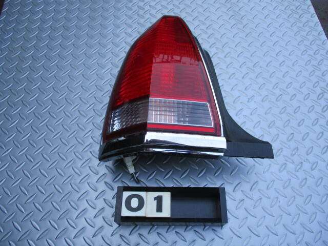 マジェスタ’９９　UZS157　純正テールライト　7407L側①　　　希少　当時物　旧車
