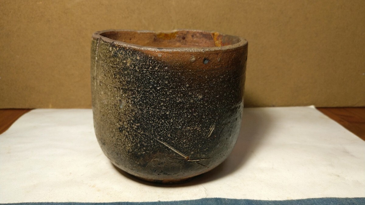 【哲】存在感溢れる焼締め筒茶碗（江戸時代）