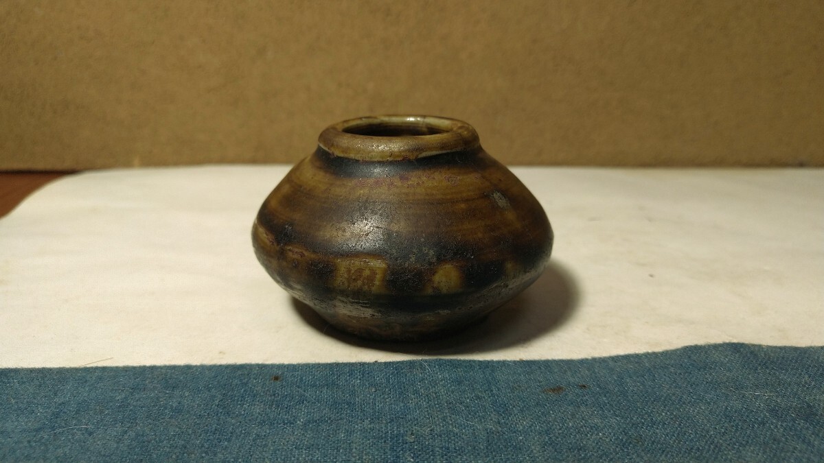 【哲】可愛らしい李朝黒高麗小壺（李朝初〜前期）