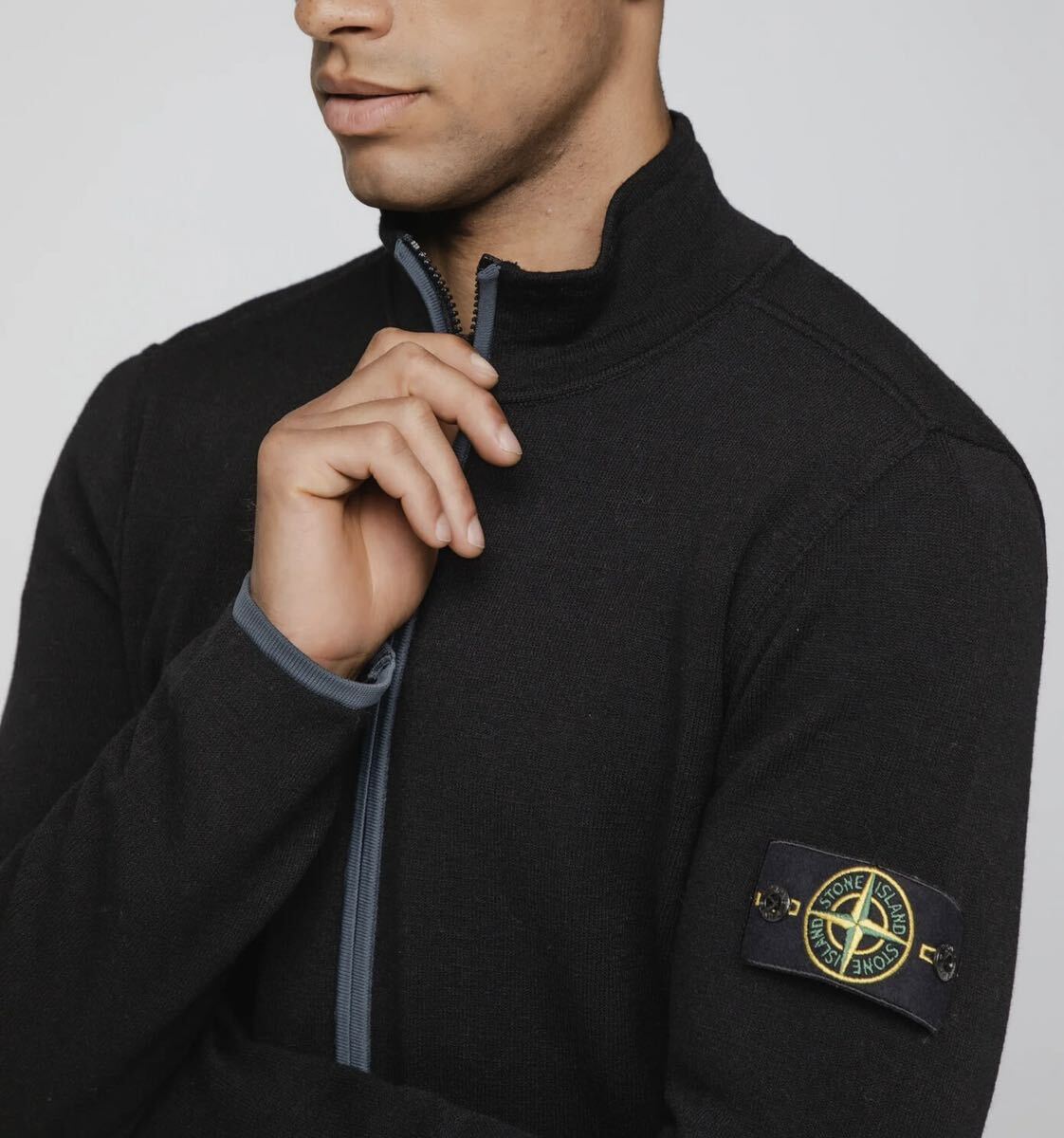新品タグ付き Stone Island ロゴパッチ ウール ジャケット 新品タグ付き Stone Island ロゴパッチ ウール ジャケット