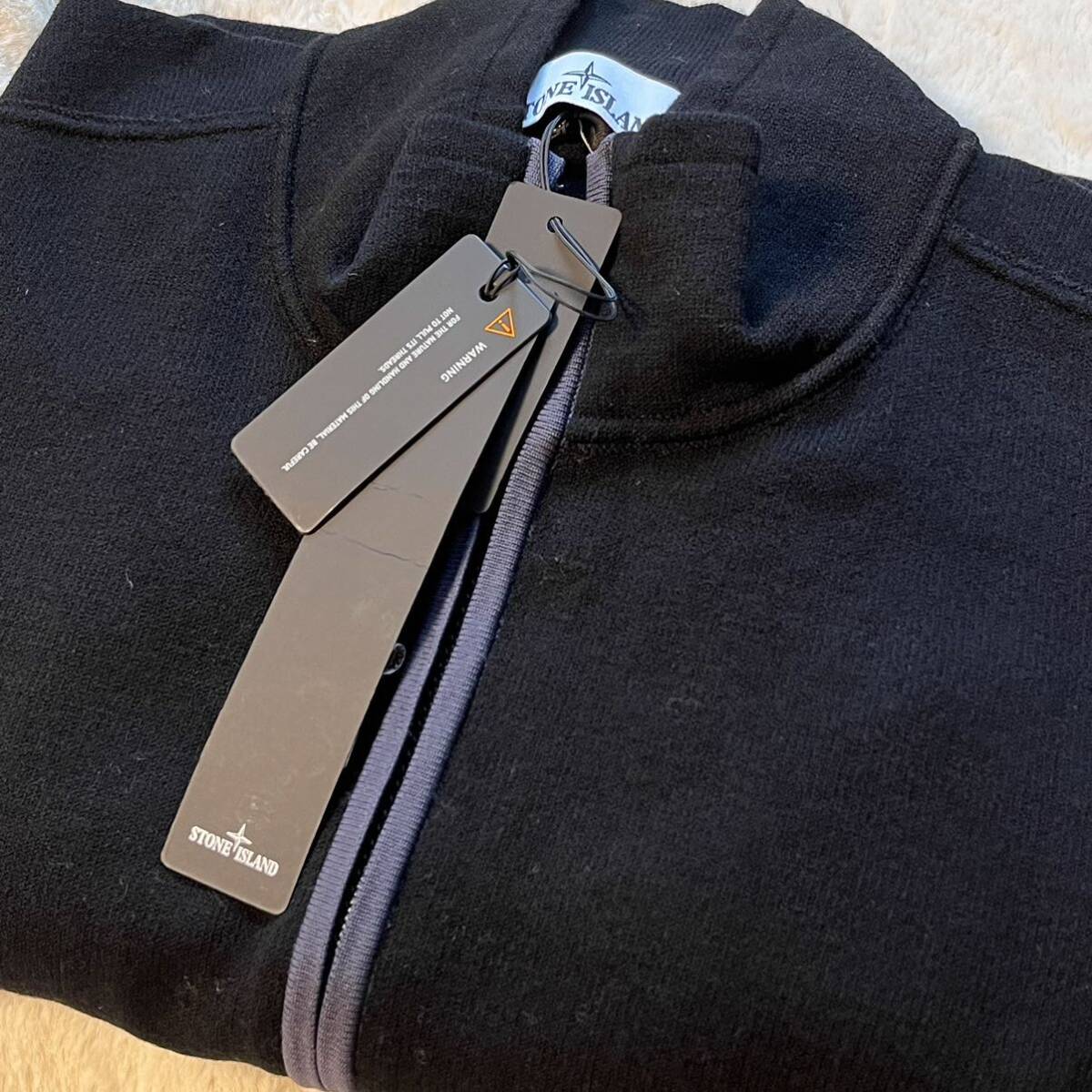 新品タグ付き Stone Island ロゴパッチ ウール ジャケット 新品タグ付き Stone Island ロゴパッチ ウール ジャケット