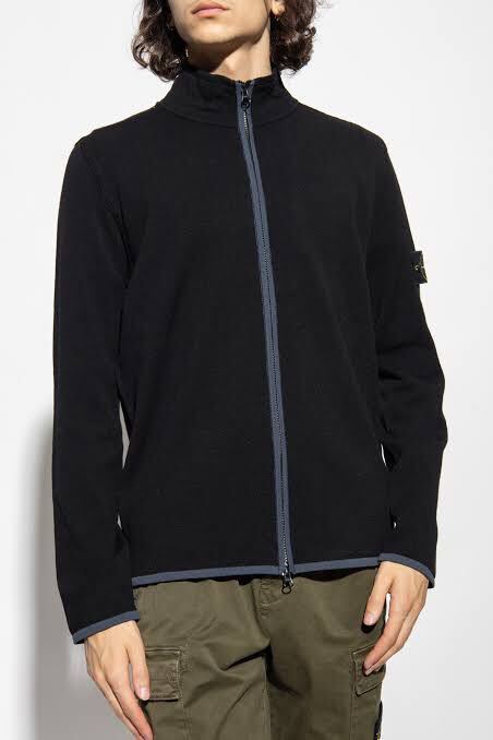 新品タグ付き Stone Island ロゴパッチ ウール ジャケット 新品タグ付き Stone Island ロゴパッチ ウール ジャケット