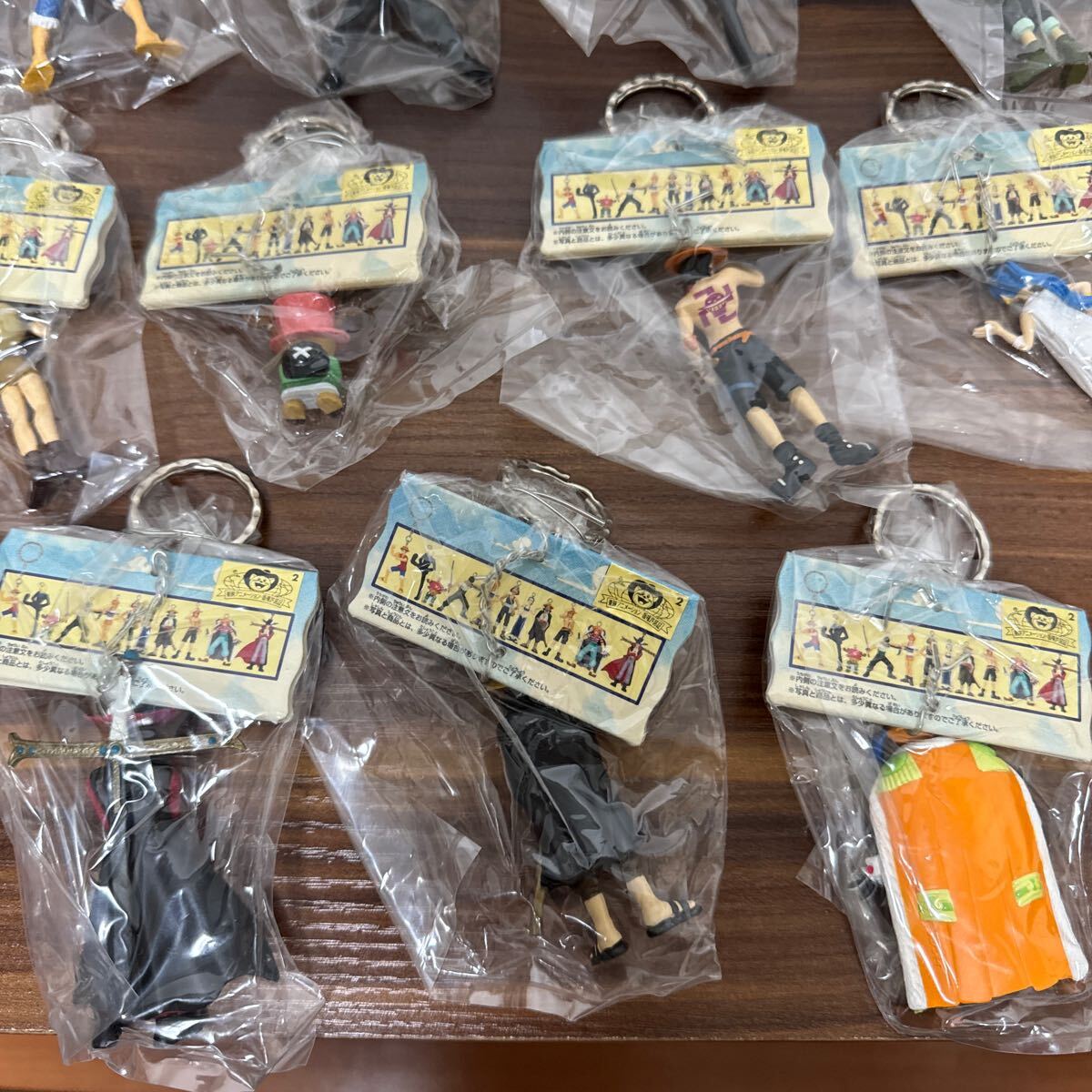 未開封・送料無料】コンビニ愛テム ルフィ海賊団集結編 11体 未開封・送料無料】コンビニ愛テム ルフィ海賊団集結編 11体