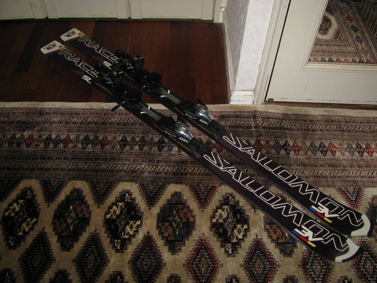 5880円 SALOMON/サロモン 中上級者ジュニア用スキー板 3V RACE 5880円 SALOMON/サロモン 中上級者ジュニア用スキー板 3V RACE