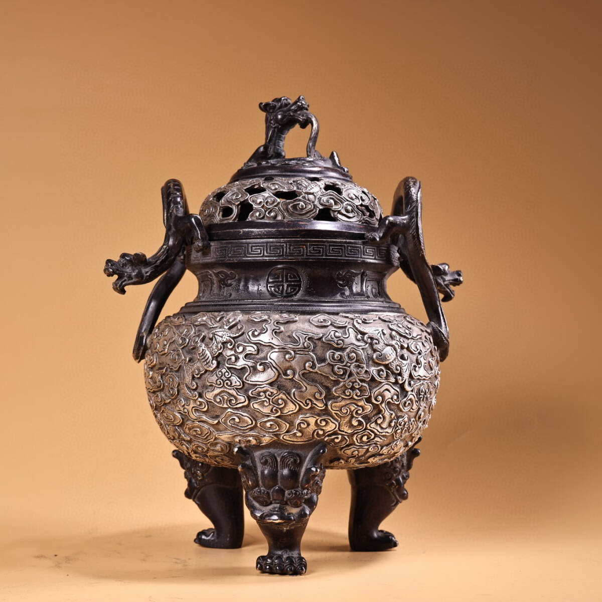 寺院仏具】潤み塗り 幅120センチの鎌倉型向机 各宗派対応 国内 寺院仏具】潤み塗り 幅120センチの鎌倉型向机 各宗派対応 国内