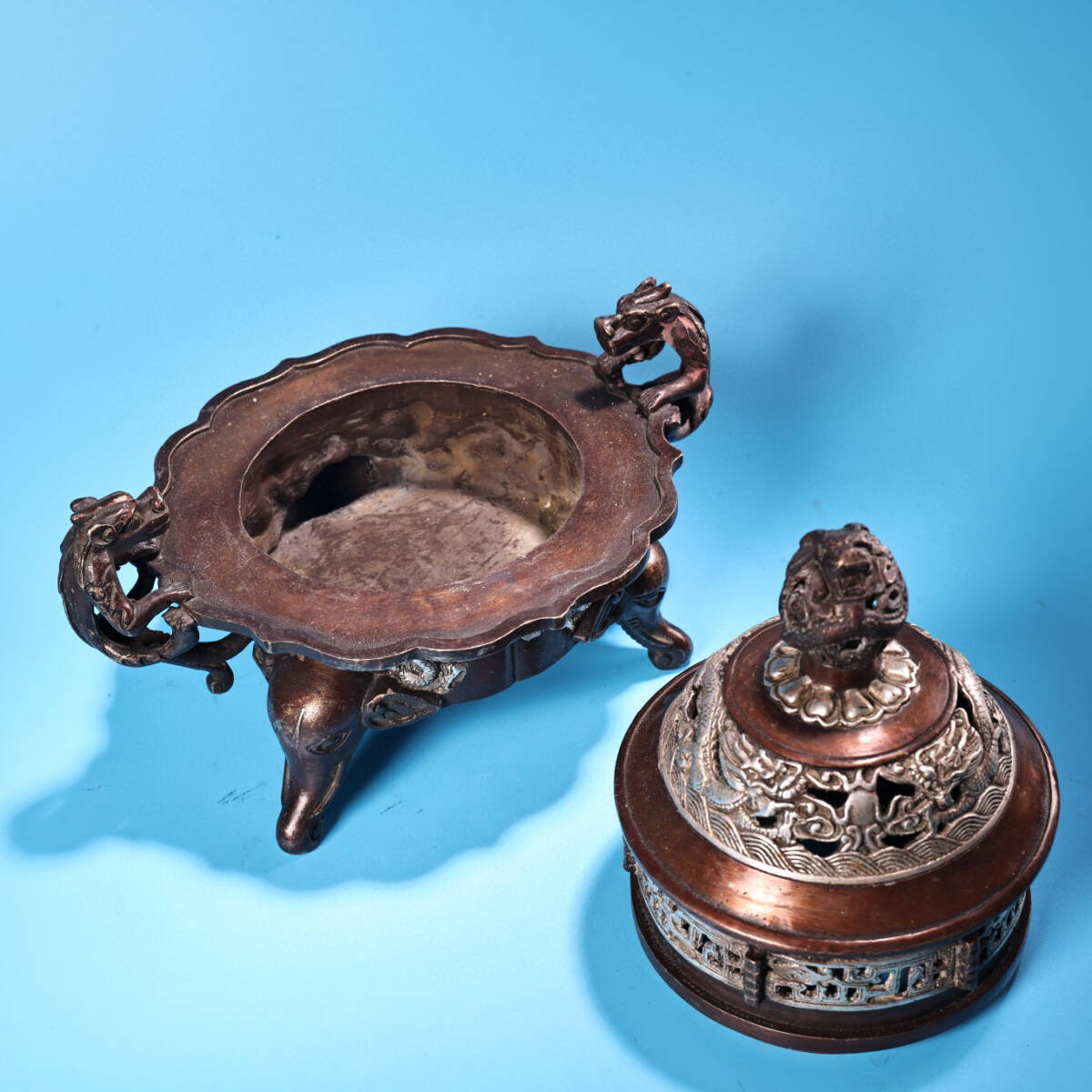 蔵友館蔵品・銅製・銀鍍・雙龍耳・三象足熏香炉】・希少珍品 蔵友館蔵品・銅製・銀鍍・雙龍耳・三象足熏香炉】・希少珍品