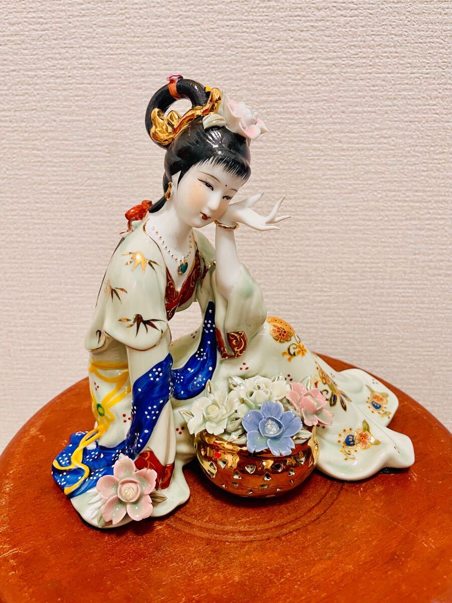 自宅保管品】中国陶器/芸者/高さ約20cm/人形 女性像/インテリア 自宅保管品】中国陶器/芸者/高さ約20cm/人形 女性像/インテリア