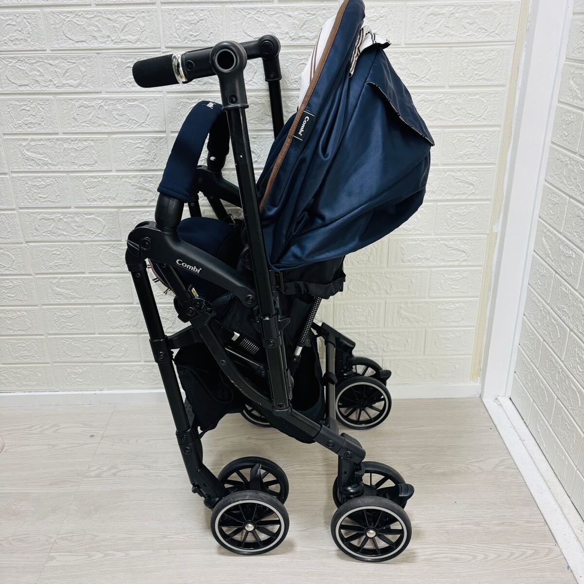 即決 使用5ヶ月 美品 combi メチャカルオート4キャス ルクスネイビー 即決 使用5ヶ月 美品 combi メチャカルオート4キャス ルクスネイビー