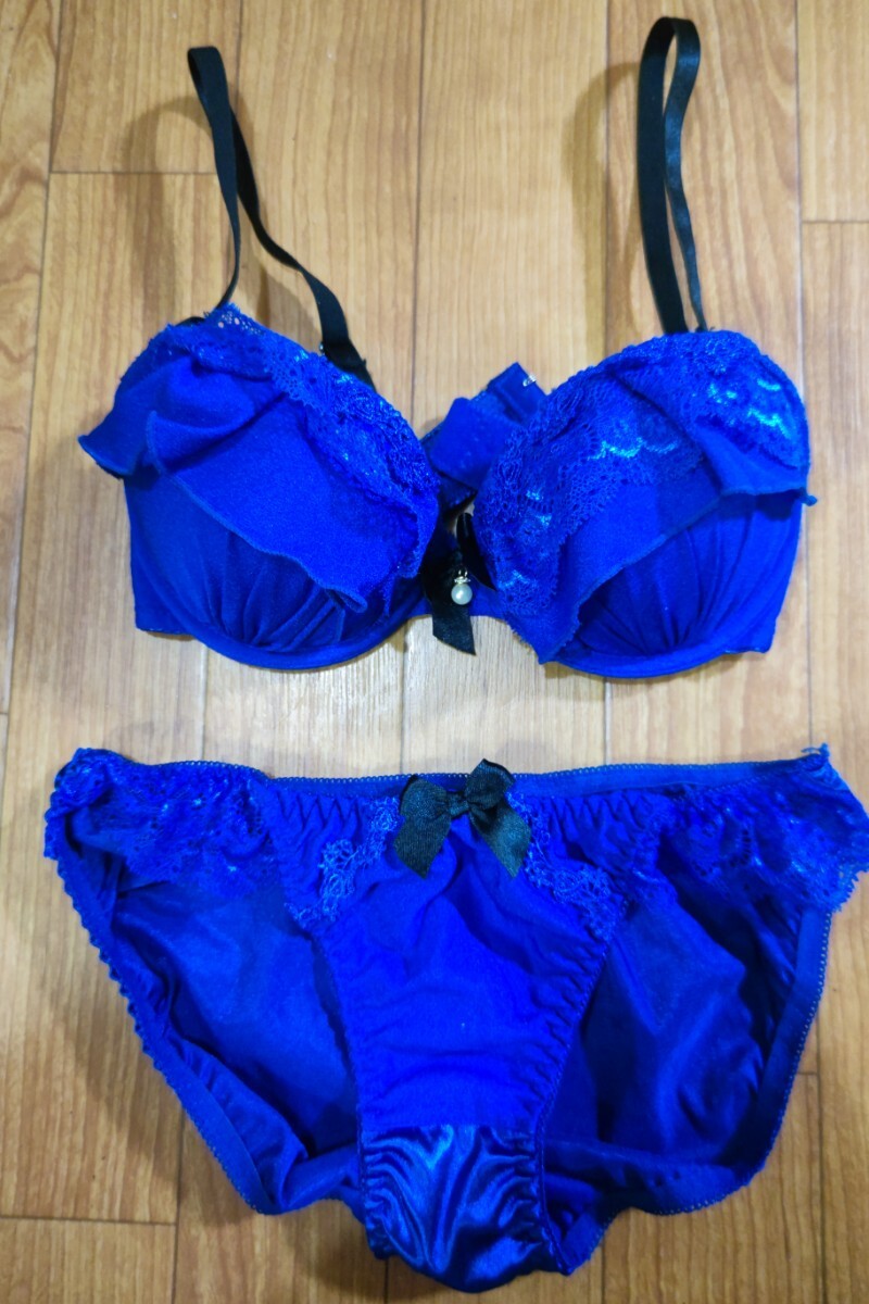 未使用 つるつる サテン ブラショーツセット