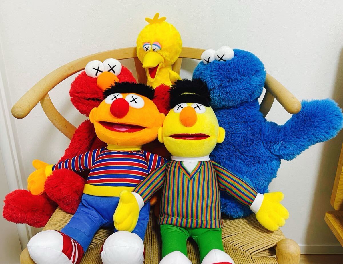 UNIQLO KAWS x SESAME STREET ユニクロ カウズ セサミストリート UNIQLO KAWS x SESAME STREET ユニクロ カウズ セサミストリート