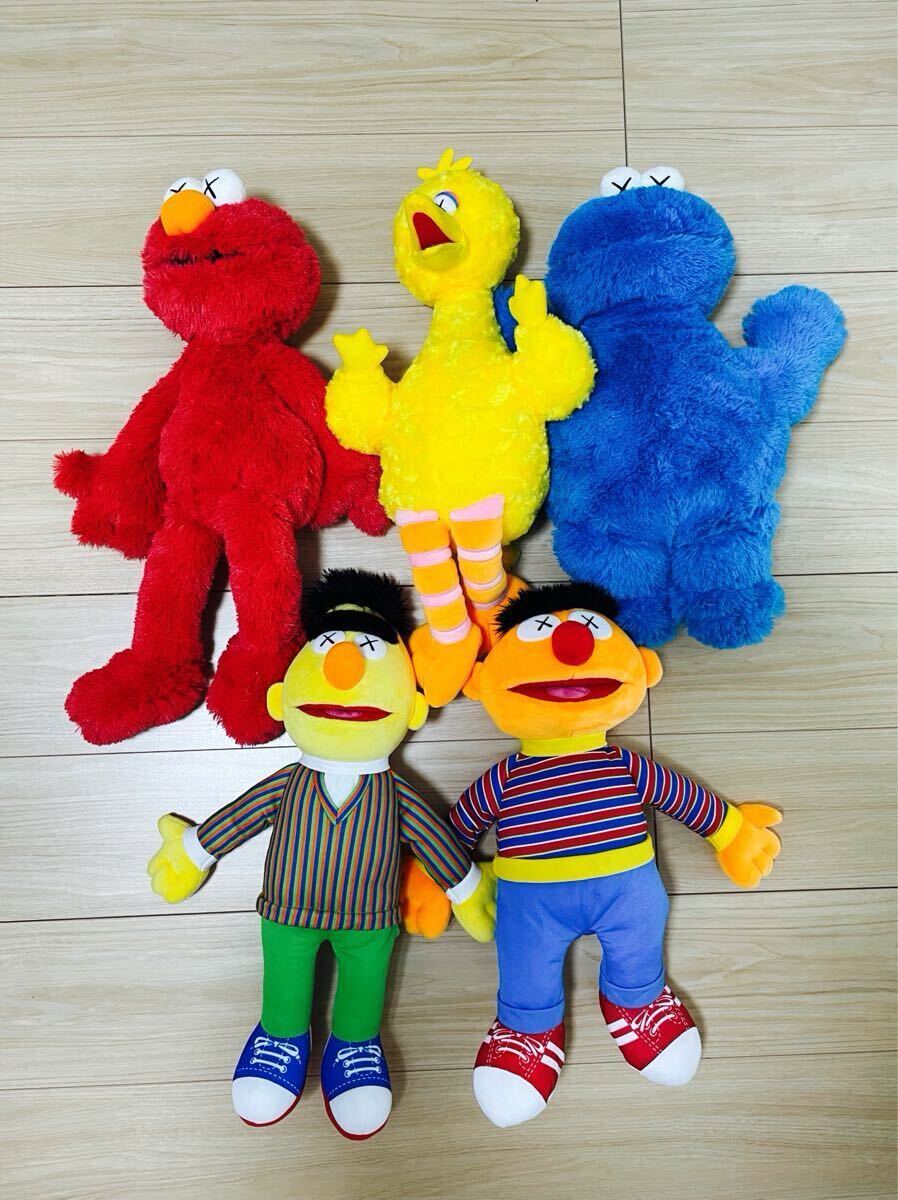 UNIQLO KAWS x SESAME STREET ユニクロ カウズ セサミストリート UNIQLO KAWS x SESAME STREET ユニクロ カウズ セサミストリート