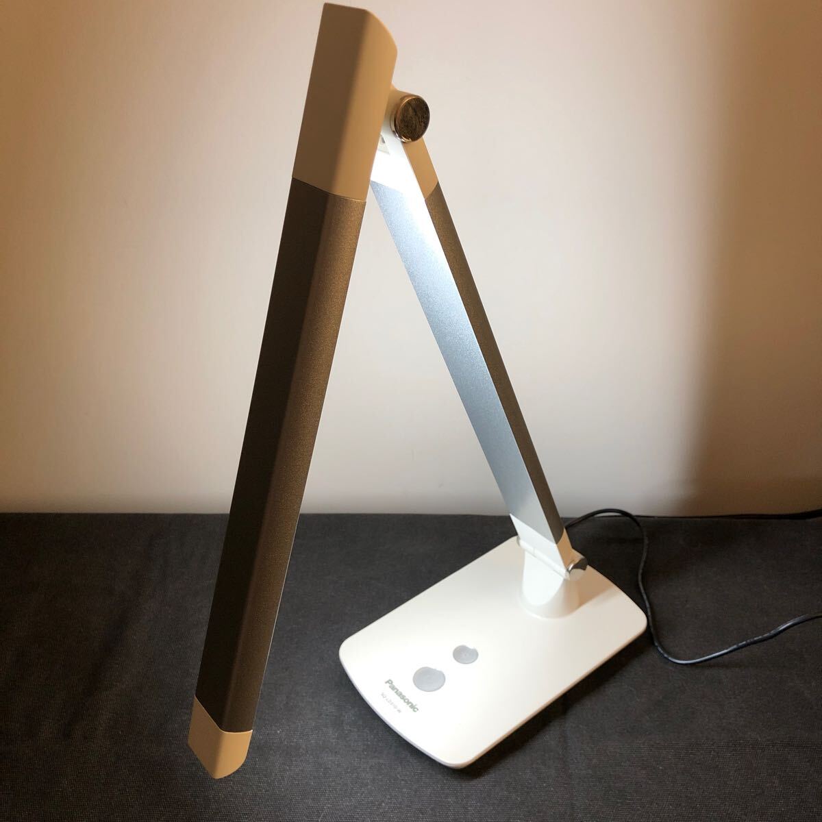 Panasonic LEDデスクスタンド SQ-LD310-W 2020年製 デスクライト Panasonic LEDデスクスタンド SQ-LD310-W 2020年製 デスクライト