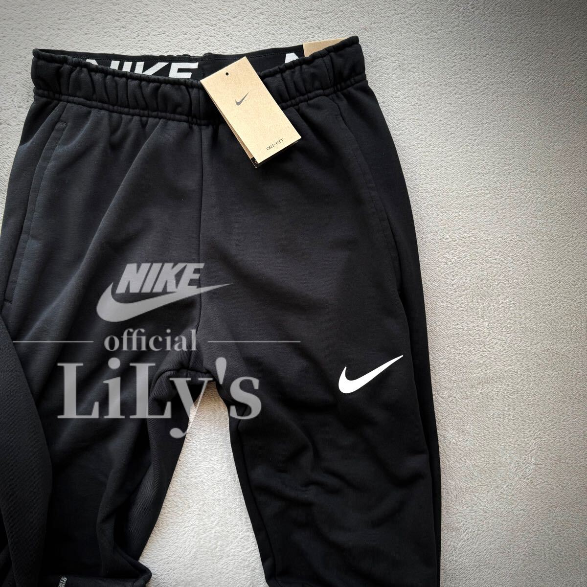 新品 NIKE上下セットアップ Lサイズ 黒白 ビッグスウォッシュ 新品 NIKE上下セットアップ Lサイズ 黒白 ビッグスウォッシュ