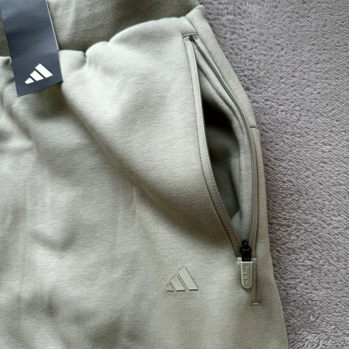 新品未使用 adidas上下セットアップ 2XLサイズ プルオーバー