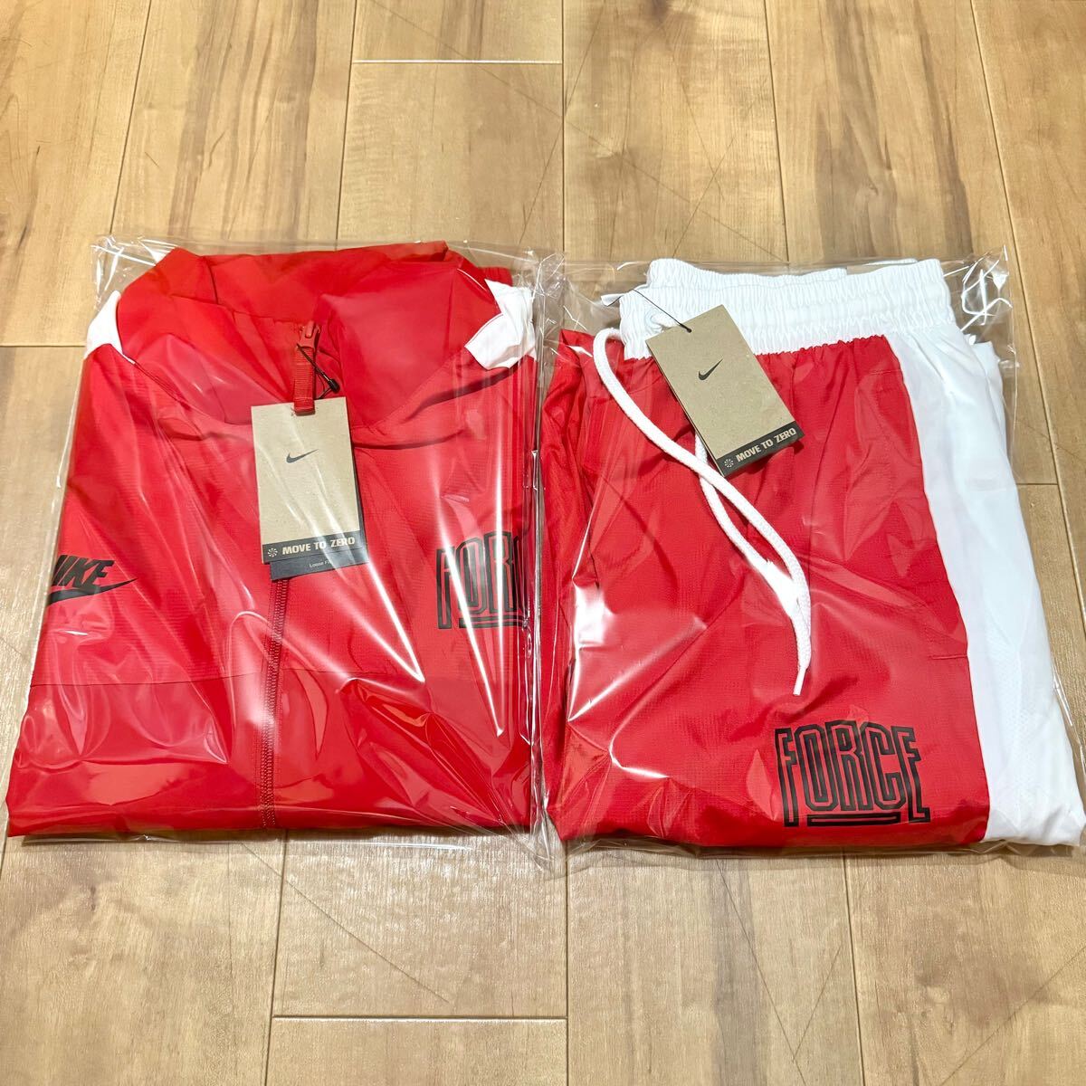新品 NIKE上下セットアップ Mサイズ ナイロン 送料込み ナイキ 新品 NIKE上下セットアップ Mサイズ ナイロン 送料込み ナイキ