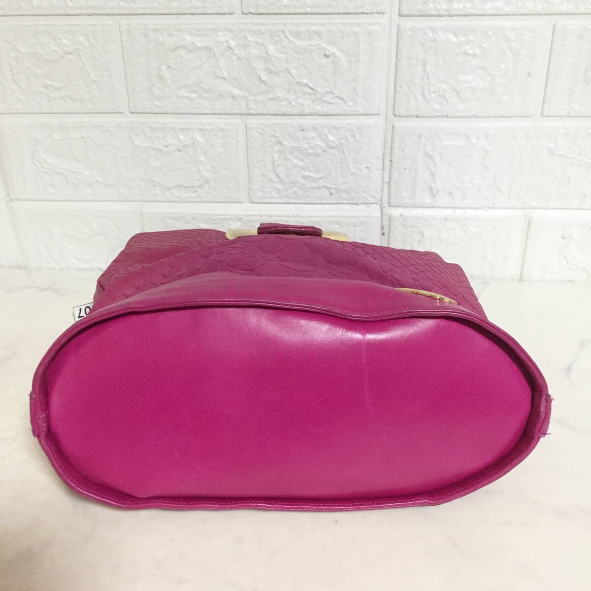 no28807 Carlos Falchi カルロスファルチ パイソン型押 エキゾチック 本革 レザー 斜め掛けショルダー バッグ_画像4