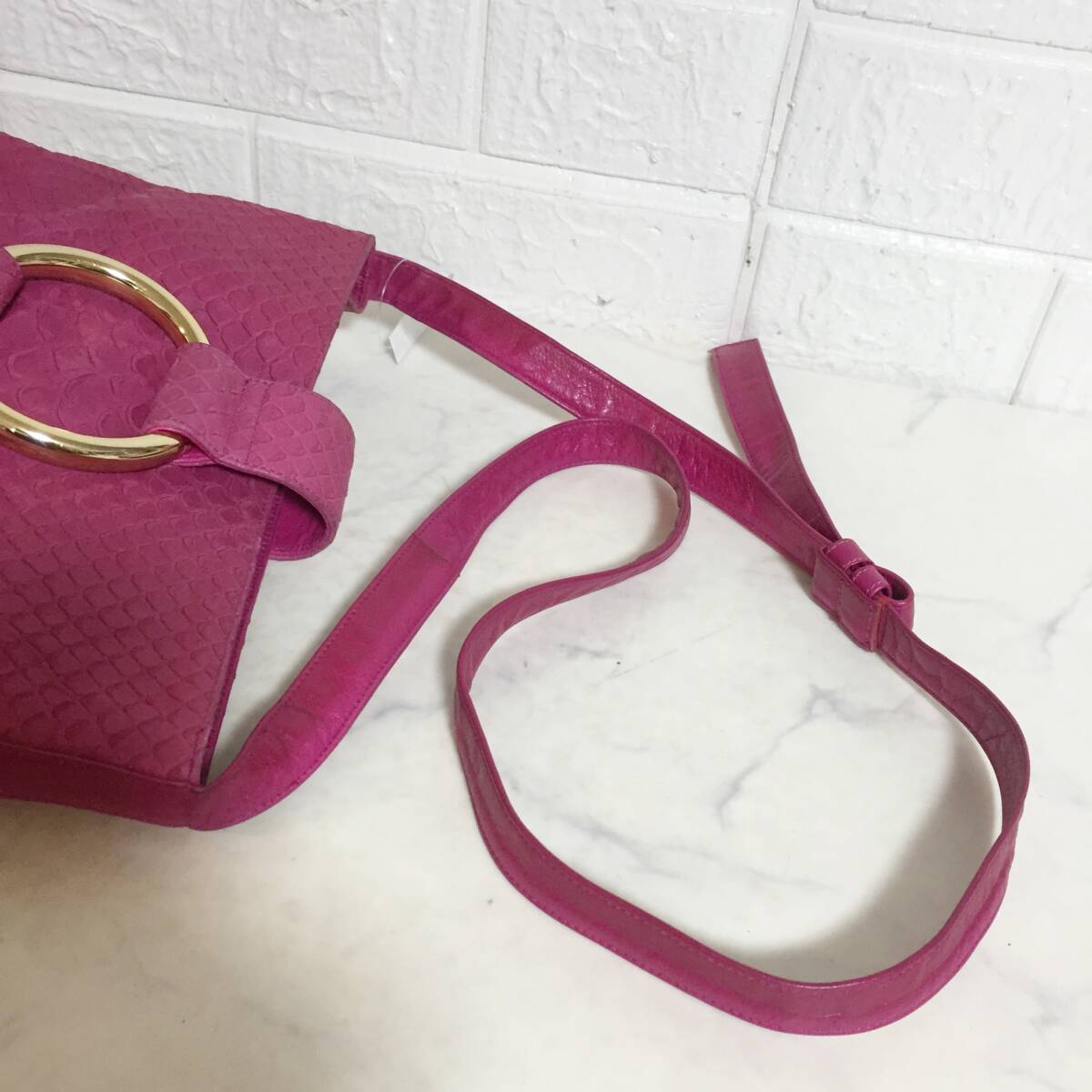 no28807 Carlos Falchi カルロスファルチ パイソン型押 エキゾチック 本革 レザー 斜め掛けショルダー バッグ_画像6