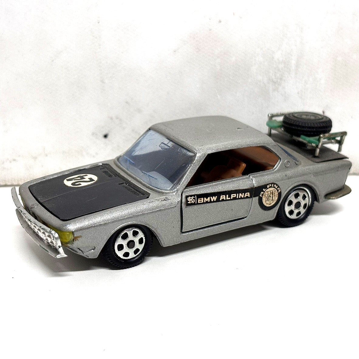 【41】1円～ MEBETOYS BMW-2800 CS ALPINA 1/43スケール パーツ外れあり 模型 ミニカー 本体のみ 現状品