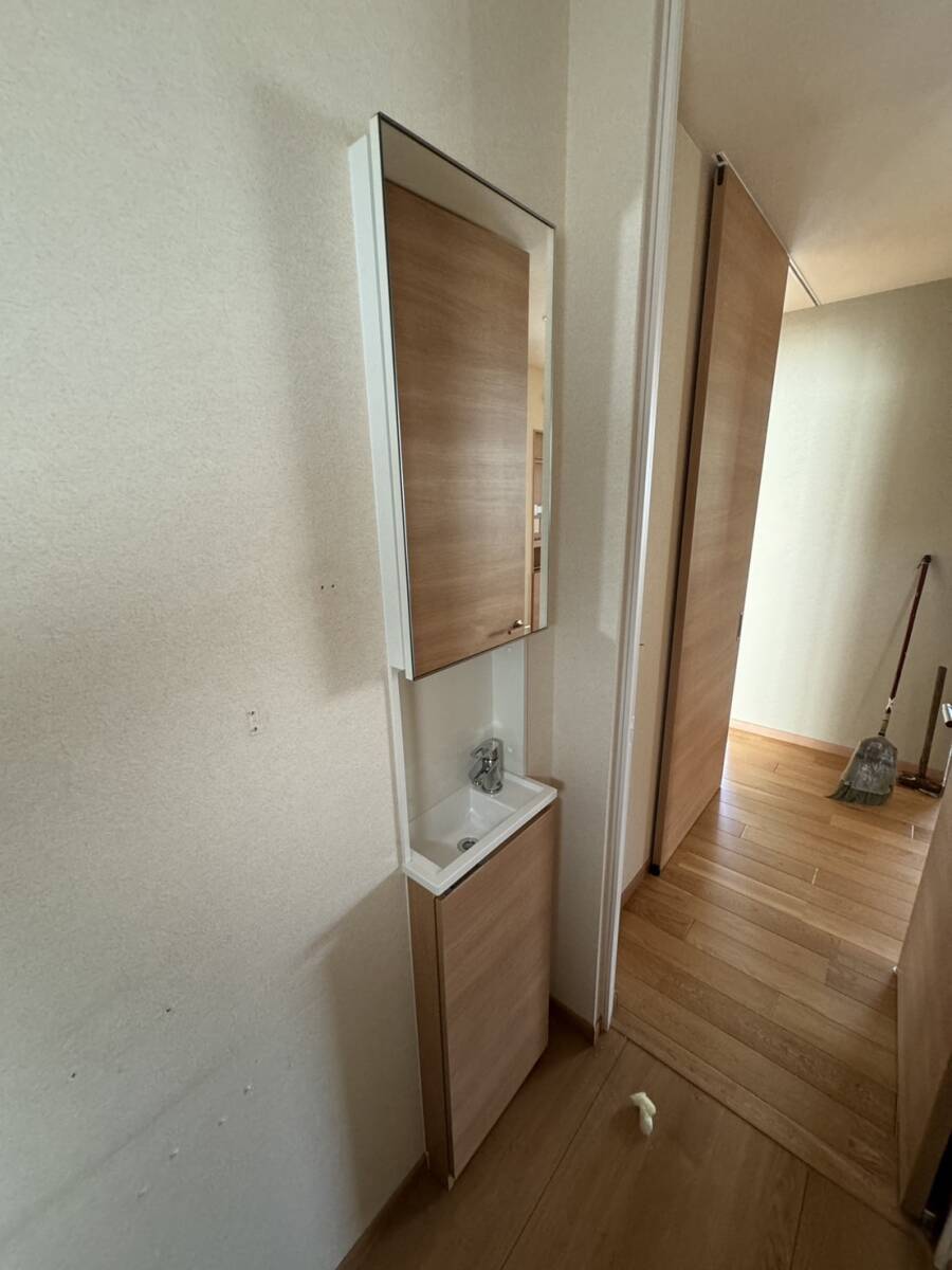 101698 半埋設型 省スペース洗面台セット 鏡台収納 シングルハンドル混合水栓付き 展示場展示品セット 佐2