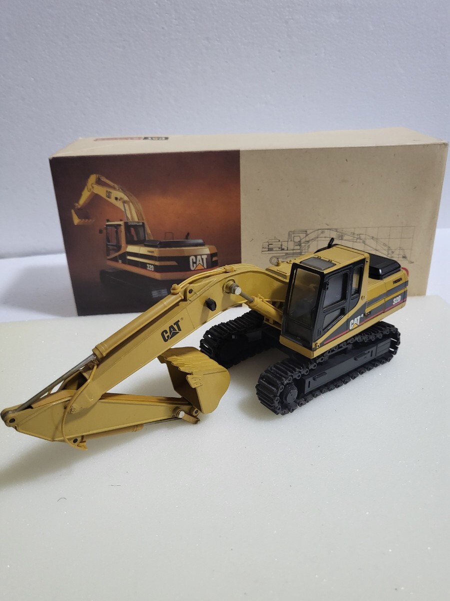 REGA 暑かっ CAT 320 ショベルカー キャタピラー 1/40