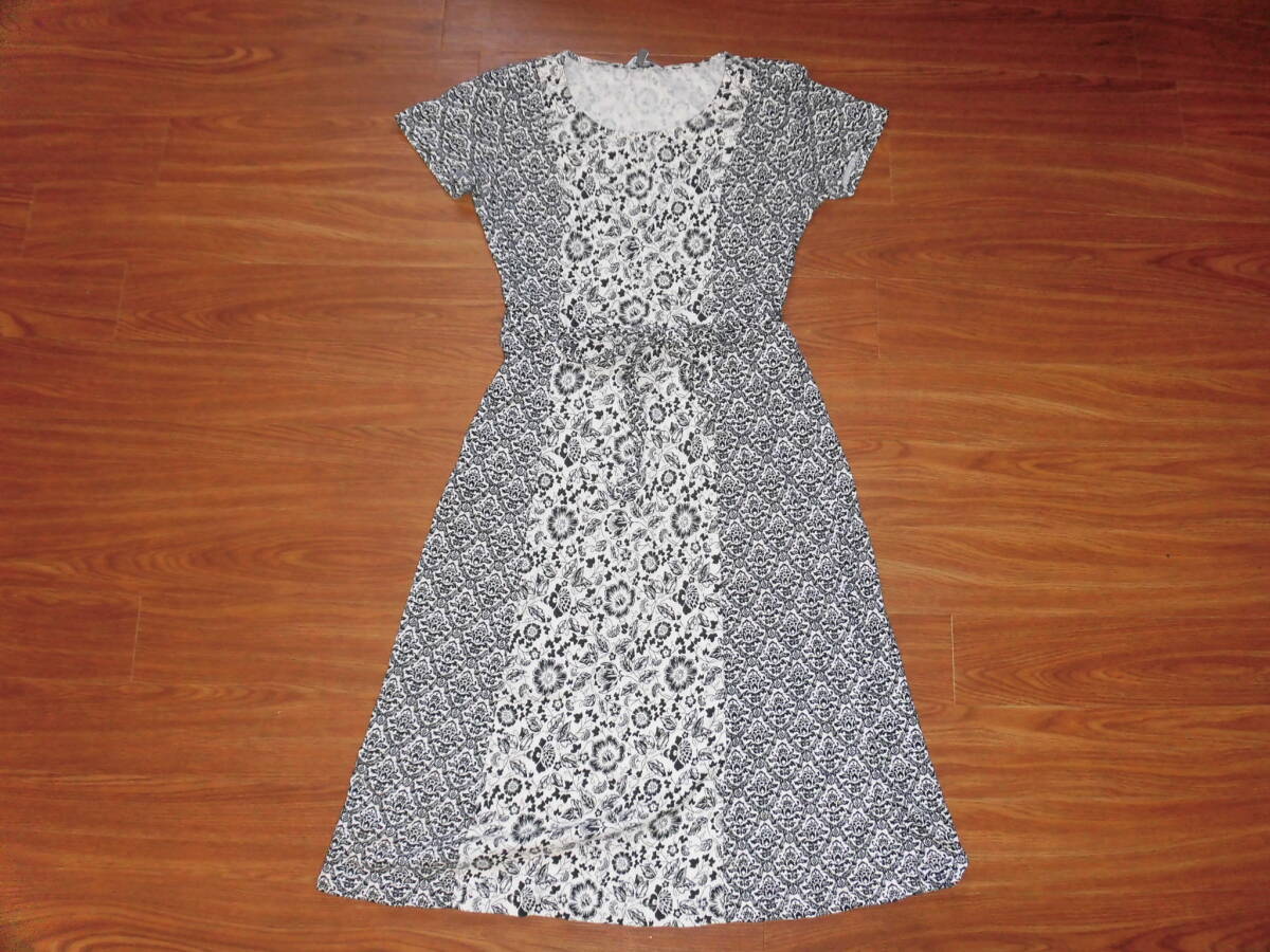 ローラアシュレイ★黒花柄ワンピース、半袖　9號