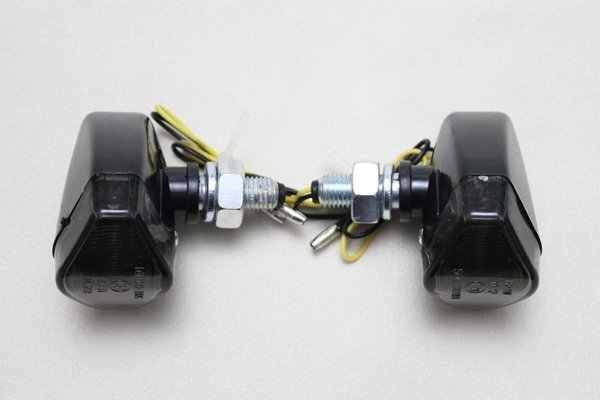 送料格安 スクエアLEDスモークウインカー2個セット XJR400 XJR1200 XJR1300 RZ250R SR400 SRX600 TW225 ドラッグスター400 ダイヤ 黒
