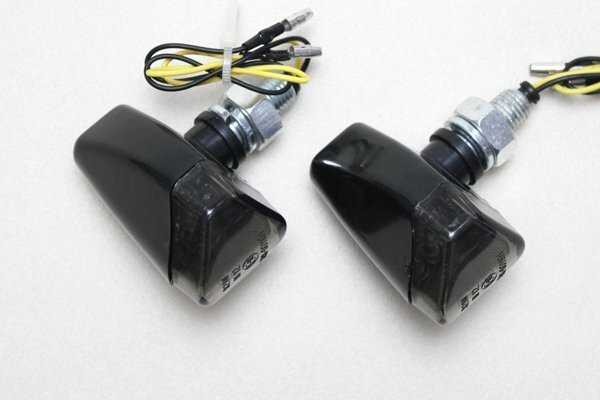 送料格安 スクエアLEDスモークウインカー2個セット XJR400 XJR1200 XJR1300 RZ250R SR400 SRX600 TW225 ドラッグスター400 ダイヤ 黒