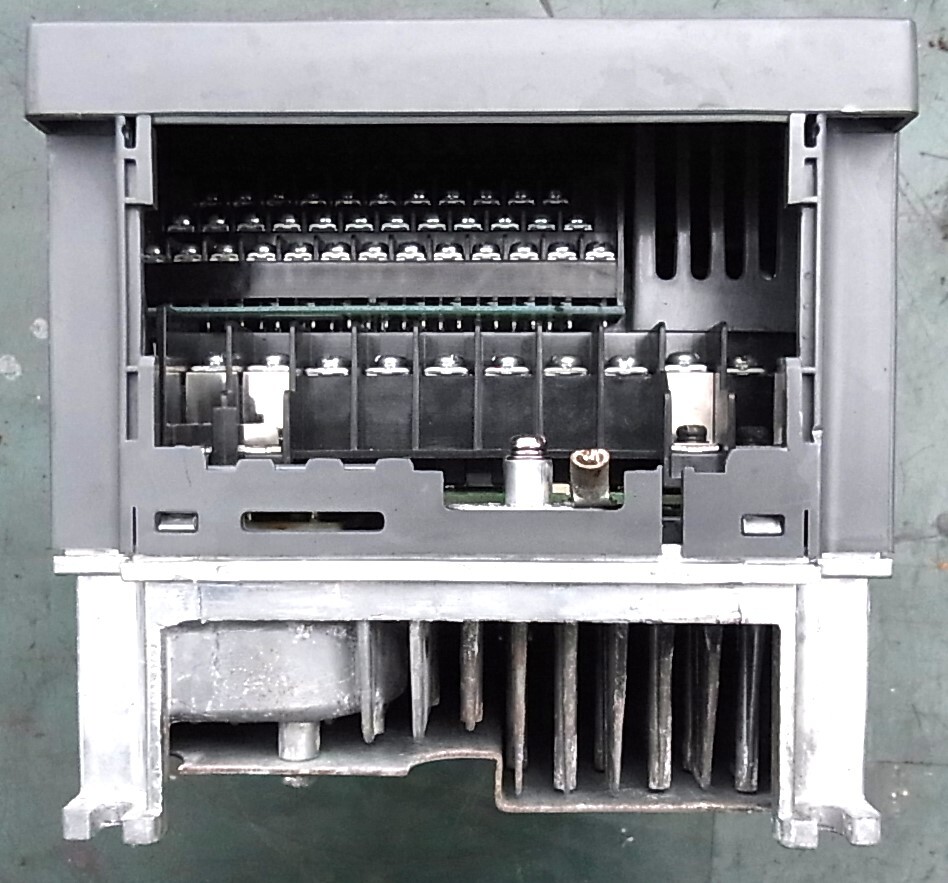 ま三菱製インバータFR-F720P-3.7K 三相200V 機械装置・回転数 ま三菱製インバータFR-F720P-3.7K 三相200V 機械装置・回転数