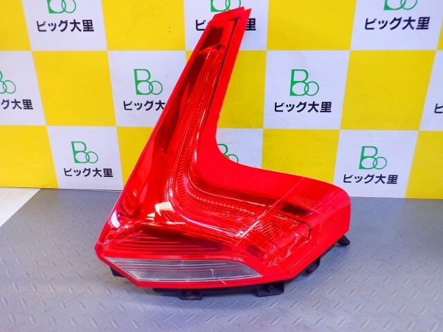 ボルボ Ｖ４０ テールランプ　右　MB5204T