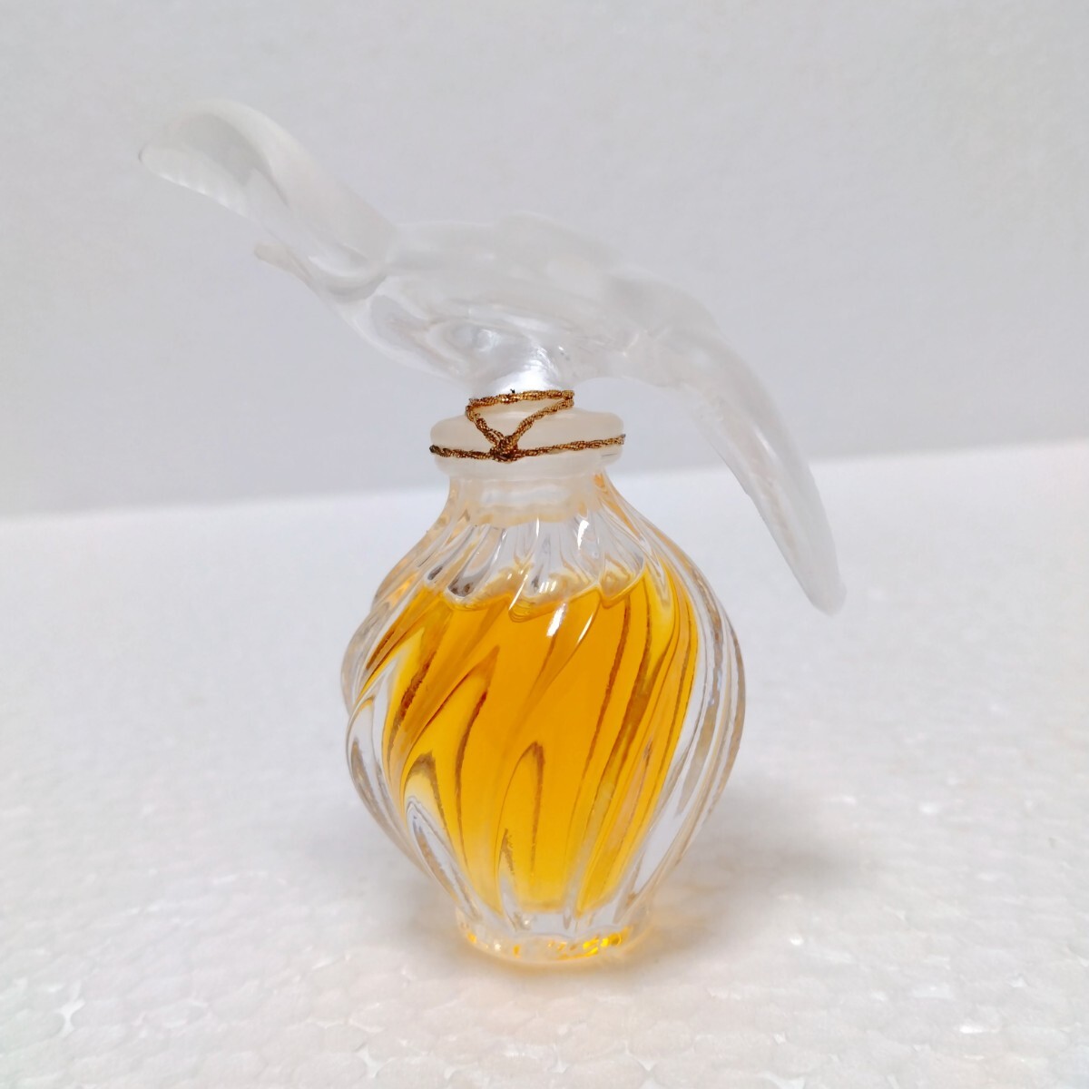!_ не использовался Nina Ricci направляющие te. язык Pal fam7.5mllalik бутылка 2 перо голубь NINA RICCI L'Air du Temps PARFUM LALIQUE BOTTLE бесплатная доставка 
