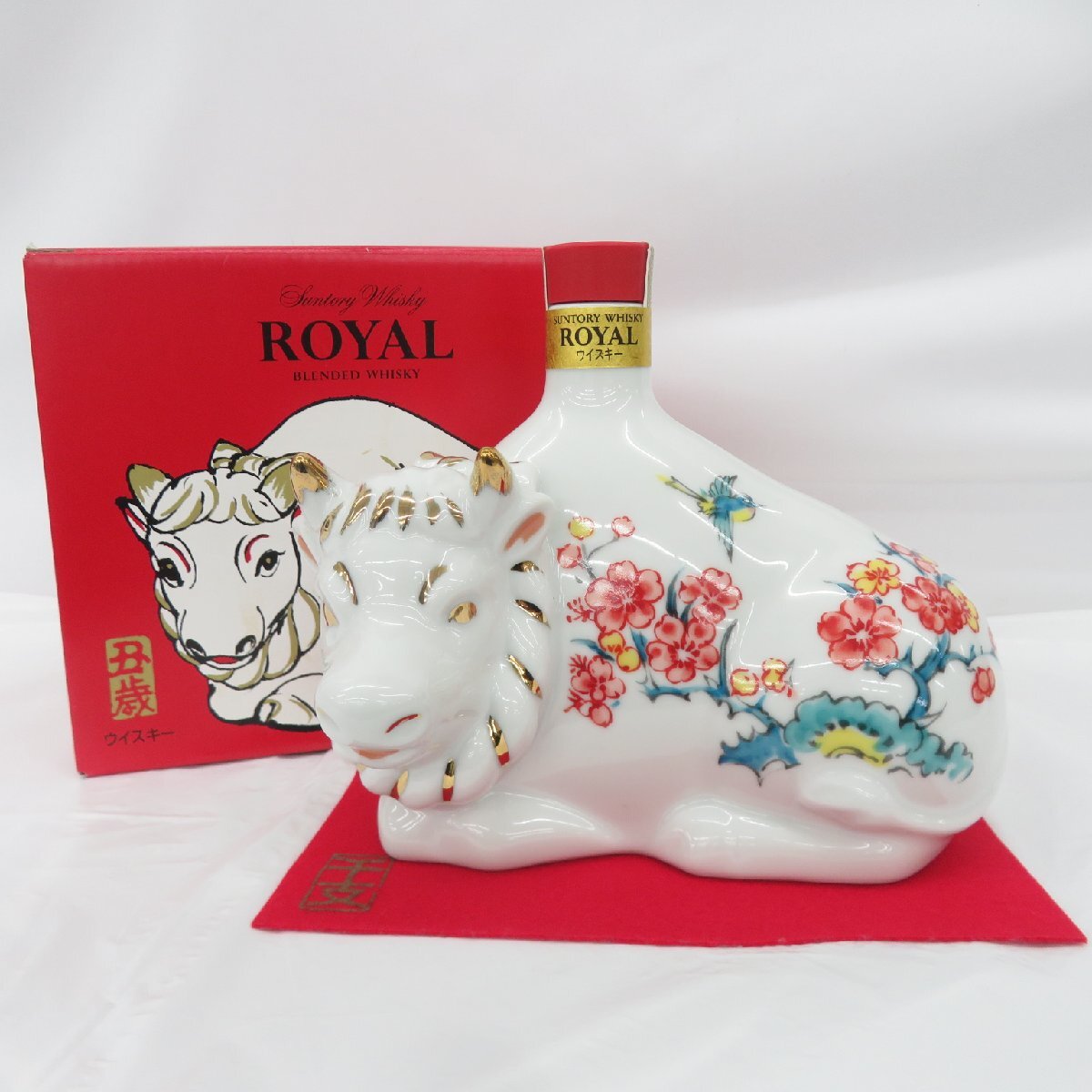【未開栓】SUNTORY サントリー ROYAL ローヤル 干支ボトル 丑歳 2021 陶器 ウイスキー 600ml 43% 1354g 箱付 11692945 1018