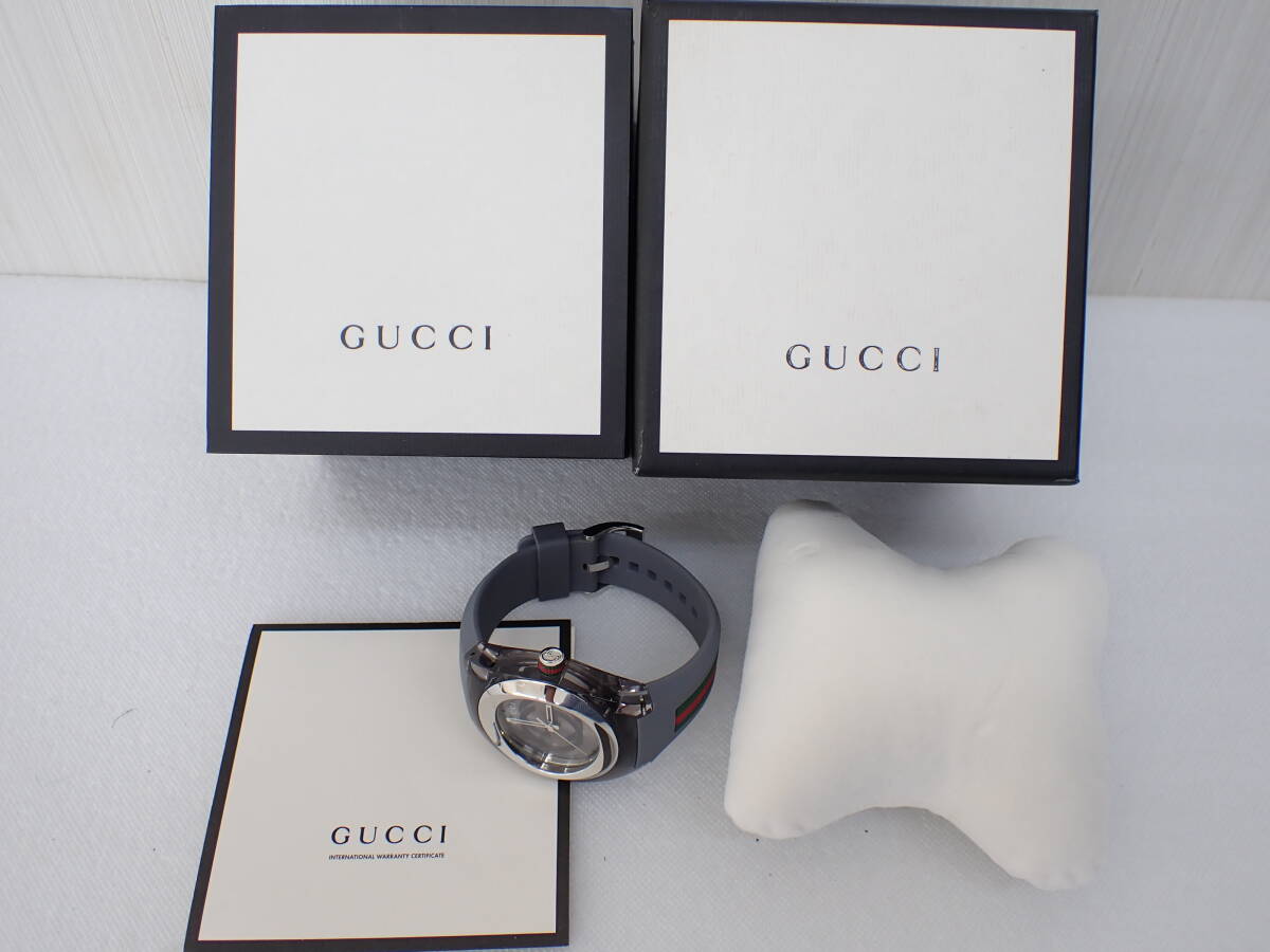 GUCCI グッチ シンク 137.1 樹脂 ラバー シェリーライン QZ 3針 デイト 箱 メンズ 腕時計　a