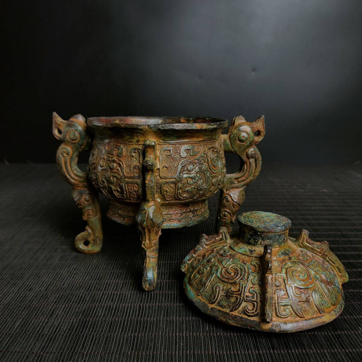 話題の人気 唐金? 玉獅子 幅30 奥行15cm 高さ24.5cm 重さ約3kg 真鍮製 金属 その他