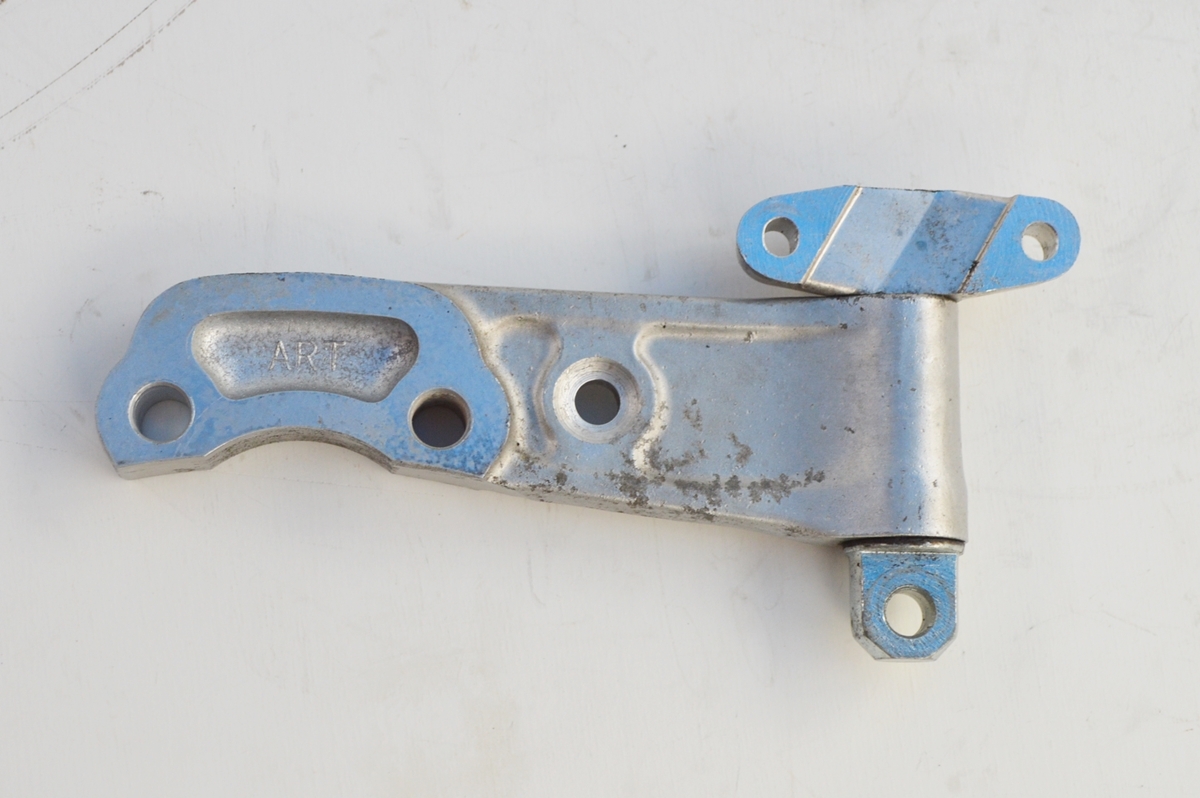 ホンダ CB750F-2 フロントブレーキキャリパーホルダー 中古品 当時物 純正品 CB750F SUPERSPORTS HONDA_画像1