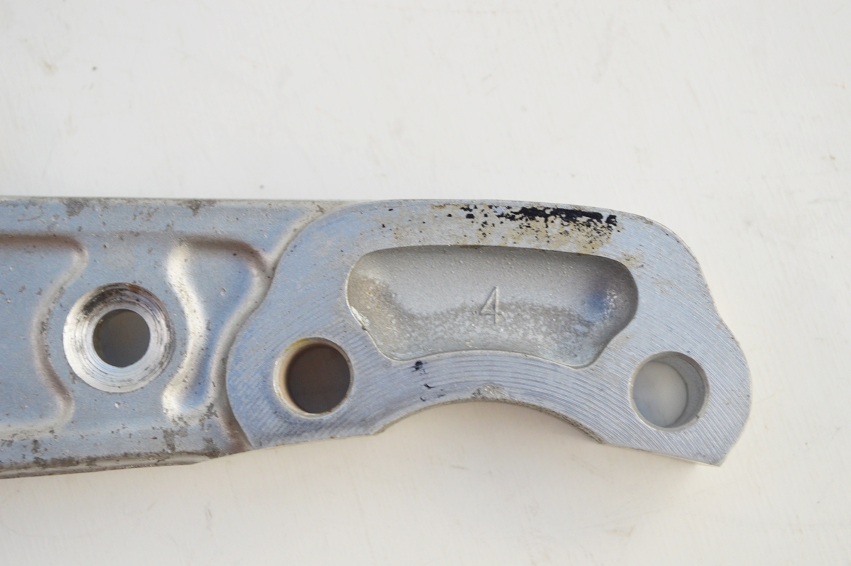 ホンダ CB750F-2 フロントブレーキキャリパーホルダー 中古品 当時物 純正品 CB750F SUPERSPORTS HONDA_画像5