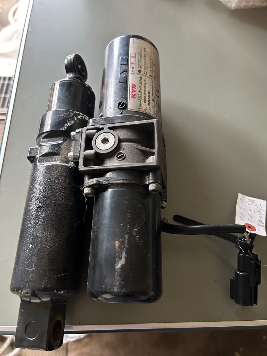 KYB 12V電動油圧シリンダーヤンマー除雪機JX-1090Dから取り外し KYB 12V電動油圧シリンダーヤンマー除雪機JX-1090Dから取り外し