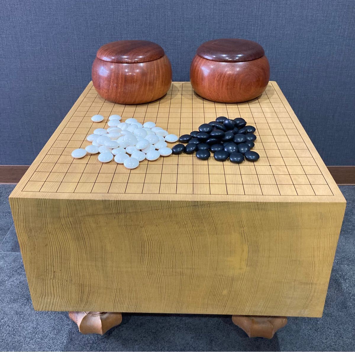 囲碁セット 碁盤 碁石 木製 脚付き・へそアリ 白180 黒176 1円〜!囲碁盤 碁石 へそ有 脚付 盤厚み約20.4cm 囲碁