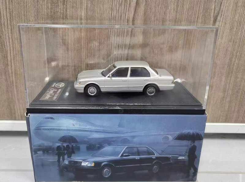 国内発送●送料無料● SCT 1/43 トヨタ Toyota Crown クラウン 133 Royal Saloon 3.0 銀 1993