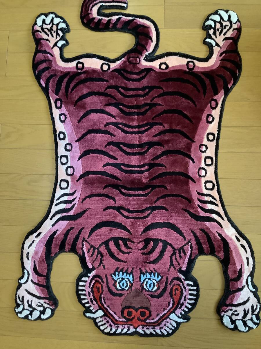 SALE《 本物　1点物　新品 》 チベタンタイガー　チベット絨毯　シルク　Mサイズ　約94cm 手織り　j