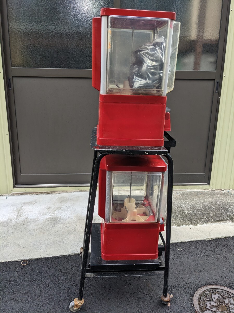 ガチャガチャ本体 B やや難有り 100円用 2台付き 縦型 メンテ ガチャガチャ本体 B やや難有り 100円用 2台付き 縦型 メンテ